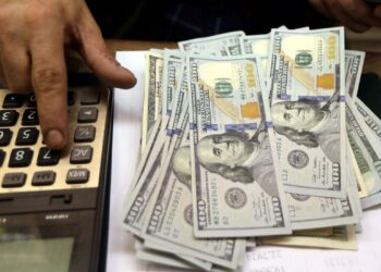 Dólar sobe para R$ 5,08 com exterior e repercussões sobre arcabouço