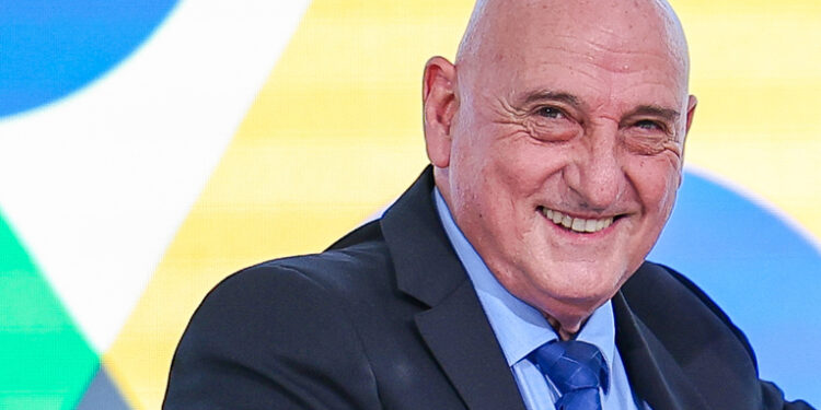 Ex-ministro do GSI presta depoimento à Polícia Federal