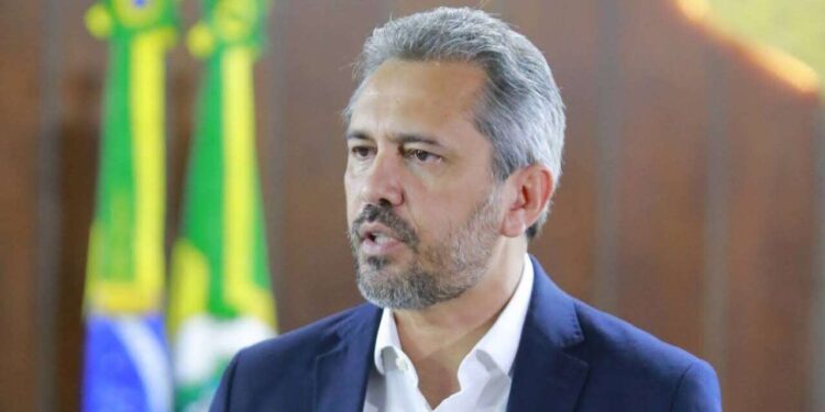 Governador Elmano de Freitas vai à China a fim de ampliar investimento estrangeiro no Ceará