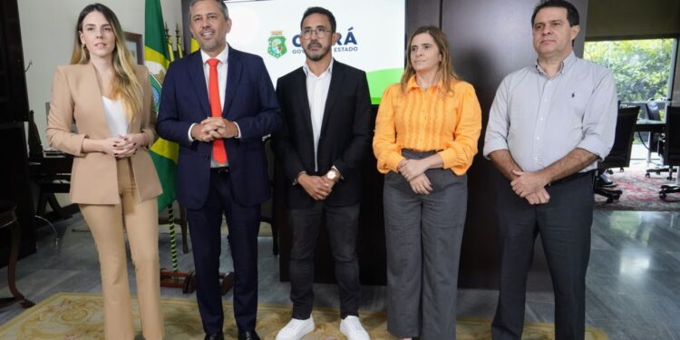 Governador do Ceará anuncia reajuste de 14,95% para professores da rede pública estadual