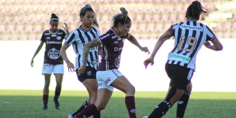 Ferroviária bate Ceará e assume liderança do Brasileiro Feminino
