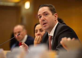 Deputado federal Eduardo Bismarck representa o Brasil na OCDE e debate sobre políticas de melhorias no desenvolvimento econômico