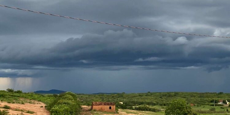 Semana começa com condições de chuvas em todas as macrorregiões do Ceará
