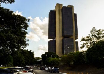 Divergências com Banco Central marcam 100 primeiros dias de governo
