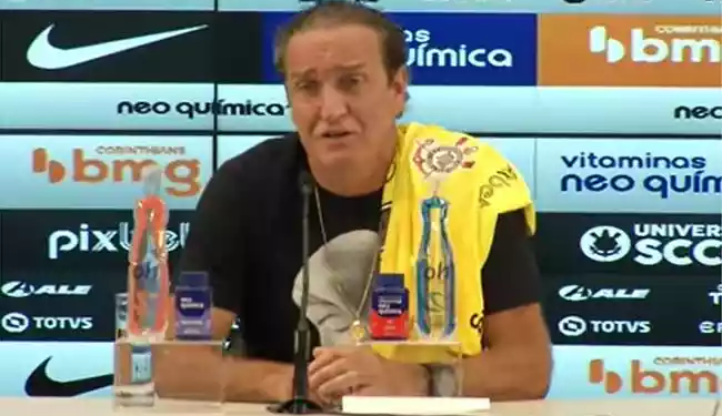 Pressionado, Cuca deixa o Corinthians após duas partidas
