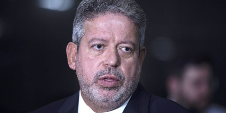 Lira prevê votação do arcabouço fiscal até 10 maio