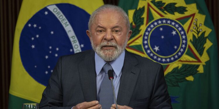 Retomada de programas e revisão de medidas marcam 100 dias de Lula