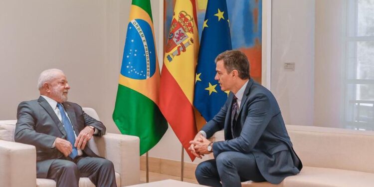 Brasil e Espanha assinam acordos em educação, trabalho e pesquisa