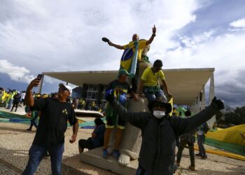 Fachin vota por tornar réus mais 200 denunciados por atos golpistas