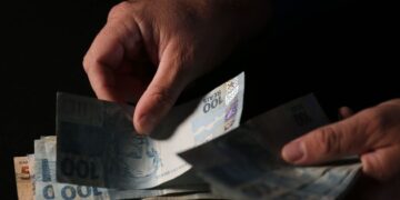 Renda comprometida com dívidas é a menor desde antes da pandemia