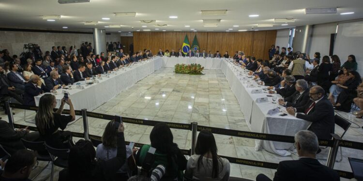 Lula: governo finaliza lista de obras prioritárias dos estados