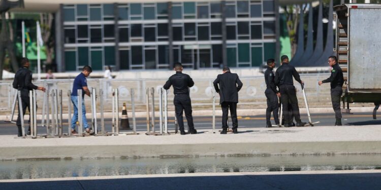 Presidência retira grades do Palácio do Planalto