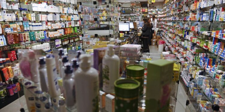 IBGE: Inflação em abril é de 0,61%, influenciada pela alta de remédios