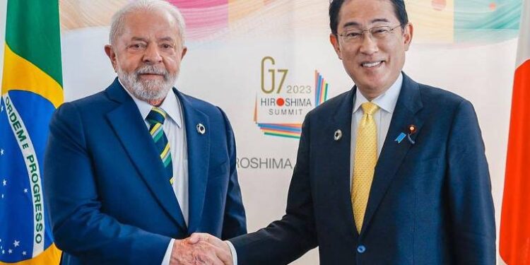 Premiê japonês, com Lula, promete isenção de visto para brasileiros