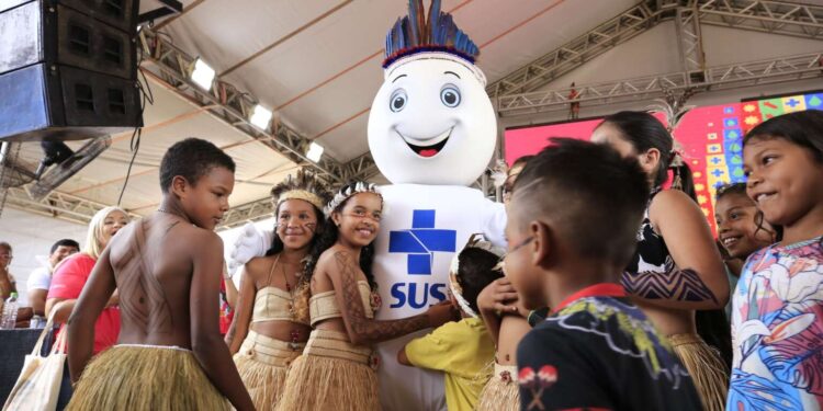 Com a presença da ministra Sonia Guajajara, campanha nacional de vacinação indígena tem encerramento no Ceará