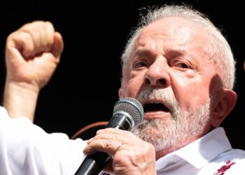 Lula critica juros, ressalta reajuste do salário mínimo e promete regulamentar trabalho em apps