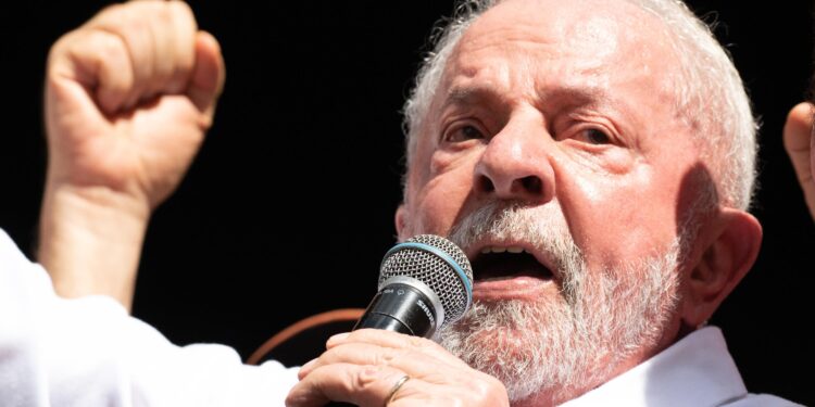 Lula critica juros, ressalta reajuste do salário mínimo e promete regulamentar trabalho em apps