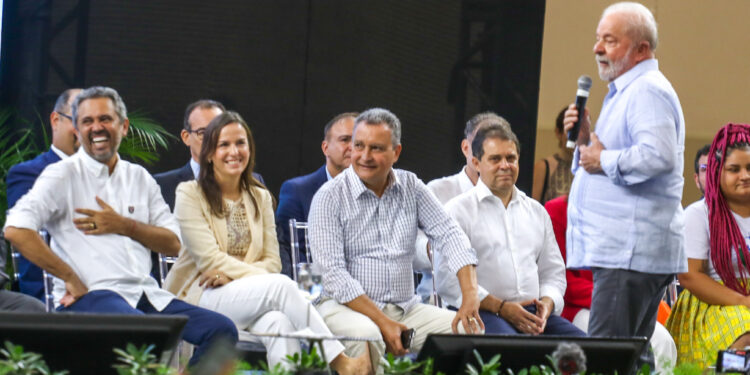 Lula diz que nenhum deputado é obrigado a votar com governo e indica negociação projeto a projeto