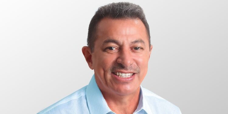 Prefeito de Pindoretama é acusado de fraudar processo seletivo