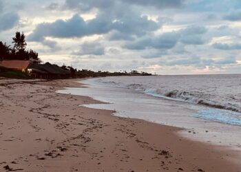 Semace aponta 48 praias adequadas para banho no litoral cearense