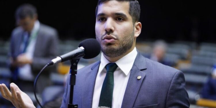 PF conclui que André Fernandes incitou ataques golpistas do 8 de janeiro