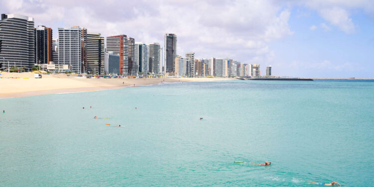 Fortaleza lidera ranking de destinos nacionais mais buscados para as férias de julho