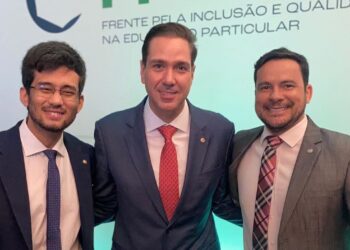 Presidida pelo deputado Eduardo Bismarck, Congresso lança Frente Parlamentar Mista pela Inclusão e Qualidade na Educação Particular 