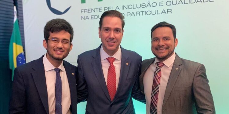 Presidida pelo deputado Eduardo Bismarck, Congresso lança Frente Parlamentar Mista pela Inclusão e Qualidade na Educação Particular 