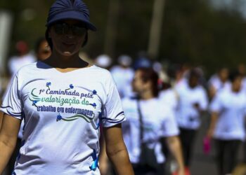 Profissionais da enfermagem fazem ato por valorização da categoria