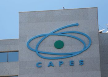 Capes lança programa de apoio a eventos de capacitação de professores