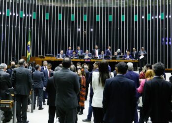 Câmara aprova a igualdade salarial entre homens e mulheres