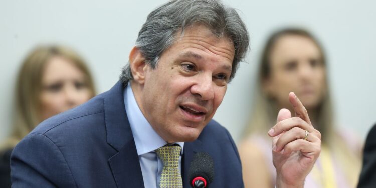 Haddad diz que país está pronto para iniciar ciclo de queda de juros