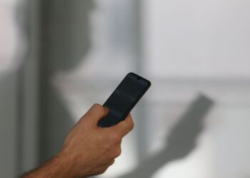 Apenas 37% de quem usa internet somente no celular checam informações