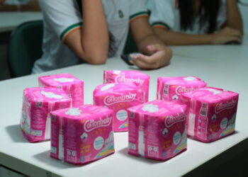 Kits de absorventes distribuídos pelo Governo do Ceará já beneficiaram mais de 200 mil estudantes