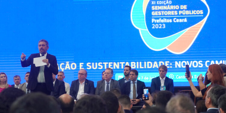 Governador do Ceará defende a telemedicina e outros serviços digitais em evento com gestores públicos