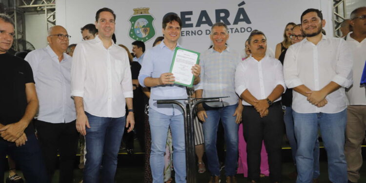 Governo do Ceará entrega equipamentos e autoriza reforma da Estação Ferroviária em Baturité