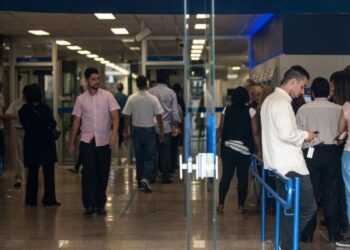 Câmara aprova projeto que pune discriminação de políticos