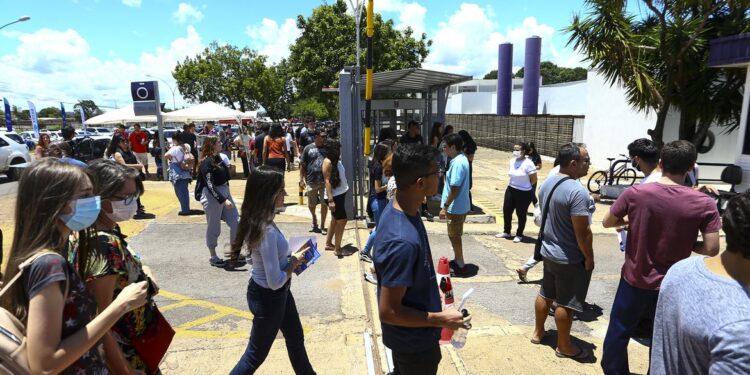 Inscrições para o Enem 2023 terminam nesta sexta-feira