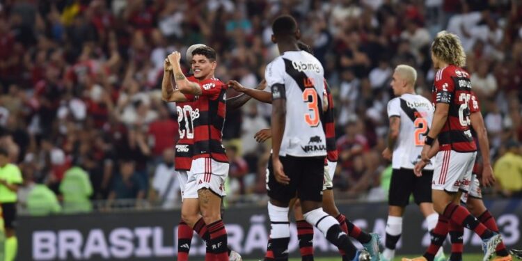 Flamengo vence Vasco por 4 a 1 com golaços no Maracanã