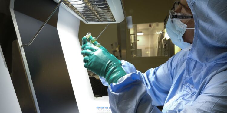 Anvisa renova autorização de vacinas e medicamentos de uso emergencial