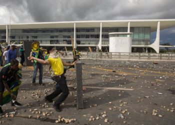 PF faz buscas por “possível financiador” de atos em 8 de janeiro 