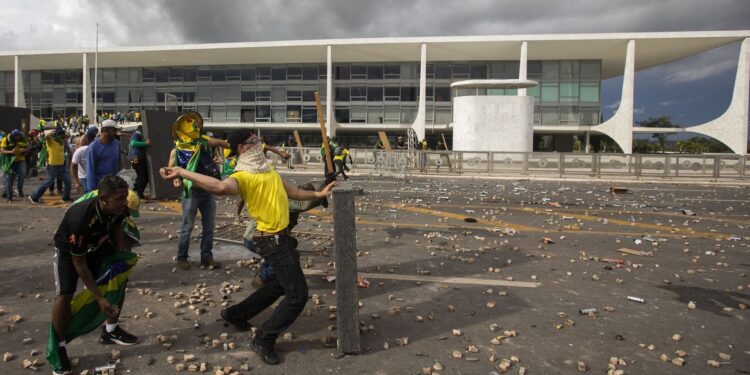 PF faz buscas por “possível financiador” de atos em 8 de janeiro
