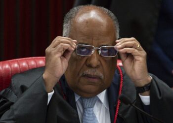 TSE inicia segundo dia de julgamento de ação contra Bolsonaro