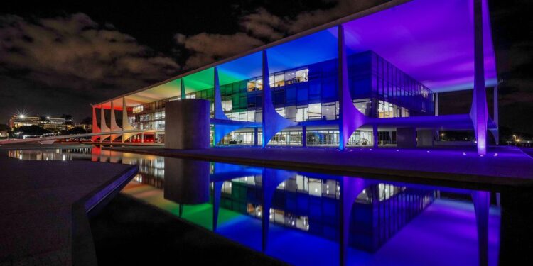 Governo anuncia iniciativas por direitos de população LGBTQIA+