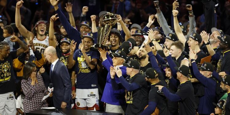 Denver Nuggets enterra Heat, vence em casa e é campeão da NBA pela 1ª vez