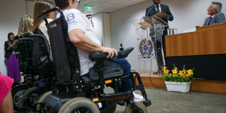 Mesmo com escolaridade, pessoas com deficiência têm menos empregos