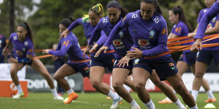 Copa do Mundo tem desafio de ampliar visibilidade do futebol feminino