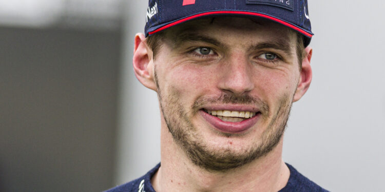 Verstappen faz o melhor tempo do TL1 no GP da Grã Bretanha