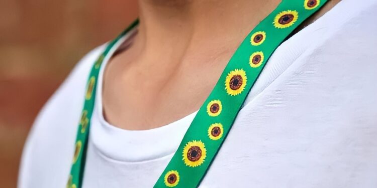 É lei: Cordão de Girassol é oficialmente reconhecido como identificação de deficiências ocultas