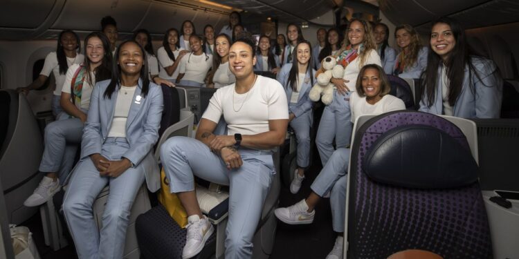 Seleção brasileira feminina embarca rumo à Copa do Mundo da Austrália